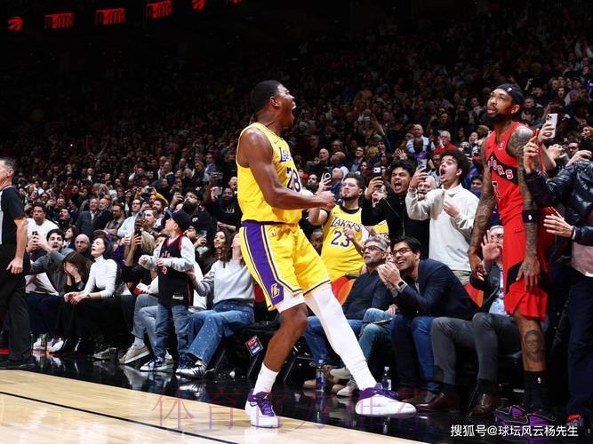 湖人本赛季完成对猛龙的双杀,上一场八村垒压哨三分绝杀 湖人本赛季完成对猛龙的双杀,上一场八村垒压哨三分绝杀