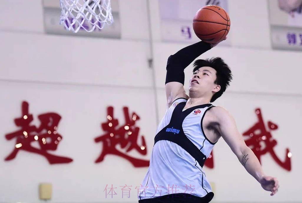 单打冯傲 张镇麟翻身跳投命中 单打冯傲 张镇麟翻身跳投命中